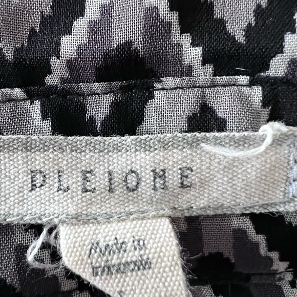 Pleione Vneck lightweight blouse, size large - Picture 3 of 5